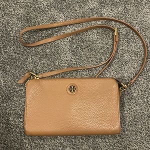 Tan pebbled leather Tory Burch crossbody bag